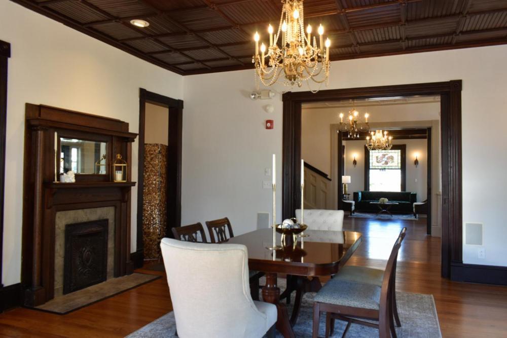 Sparrow Grove Manor Monroe Exterior photo