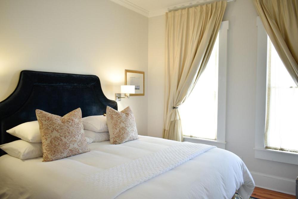 Sparrow Grove Manor Monroe Room photo