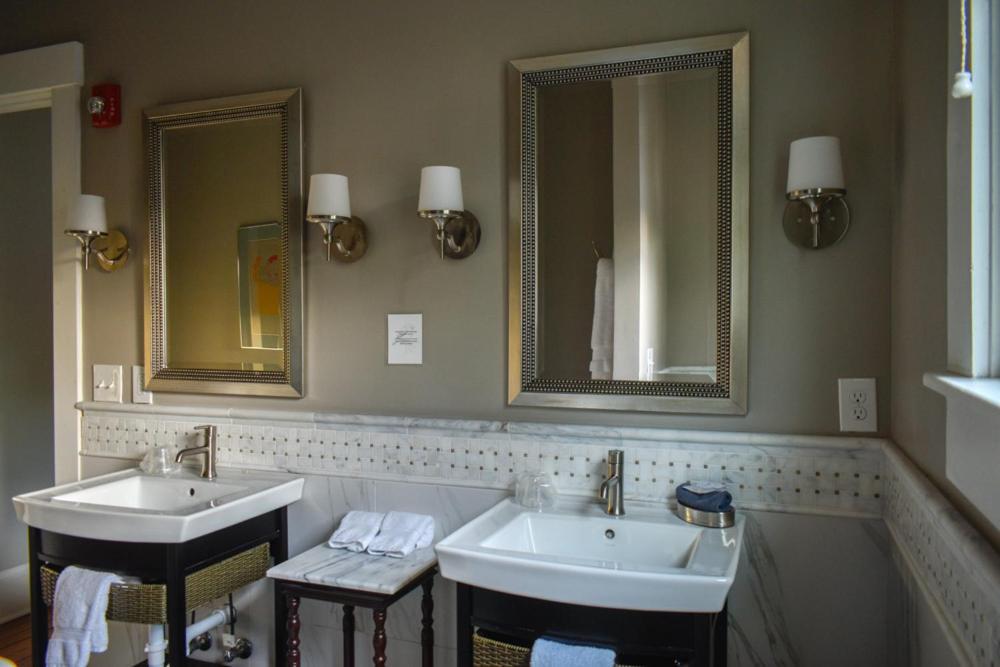 Sparrow Grove Manor Monroe Room photo