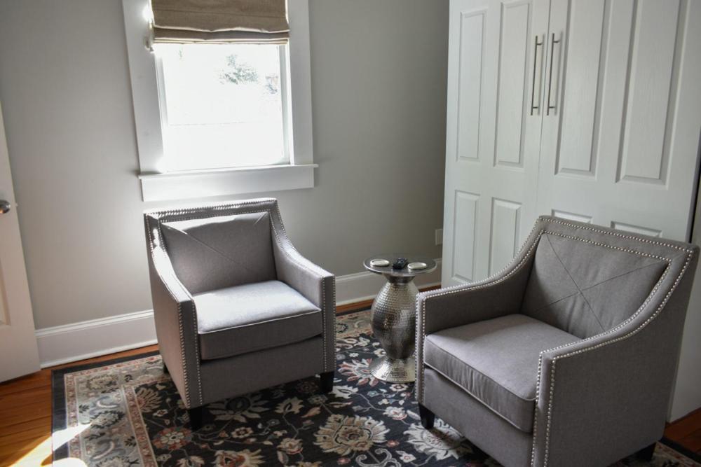 Sparrow Grove Manor Monroe Room photo