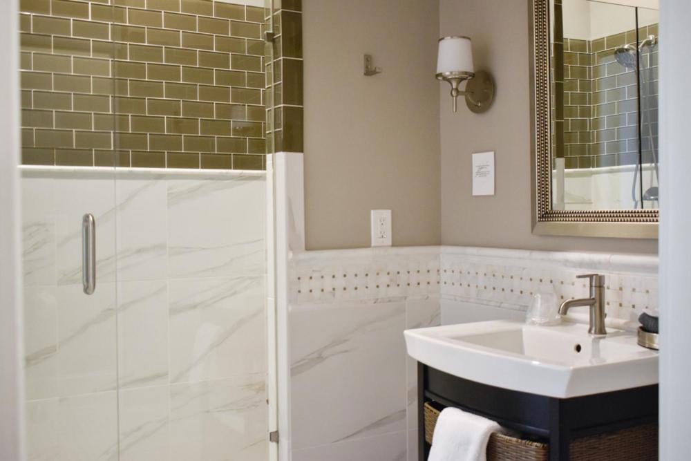 Sparrow Grove Manor Monroe Room photo