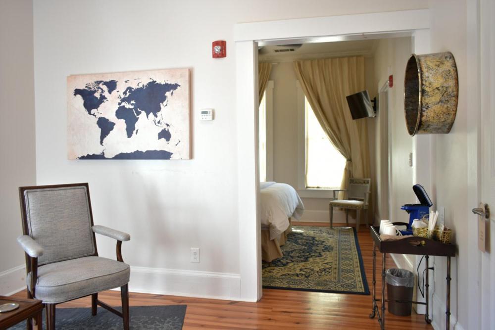 Sparrow Grove Manor Monroe Room photo