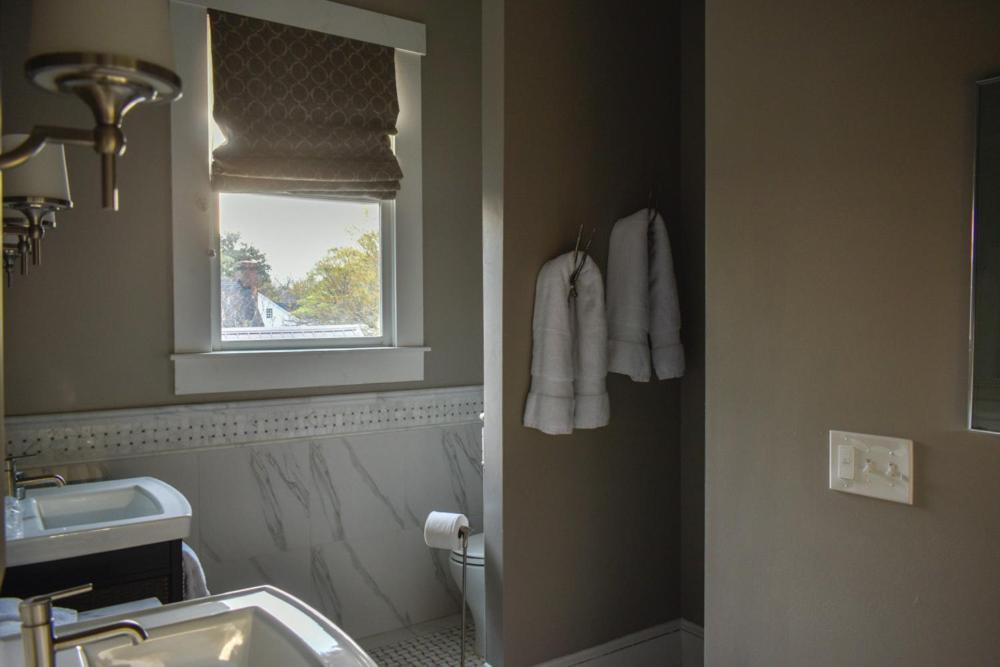Sparrow Grove Manor Monroe Room photo