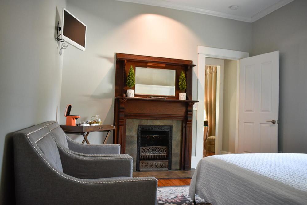 Sparrow Grove Manor Monroe Room photo