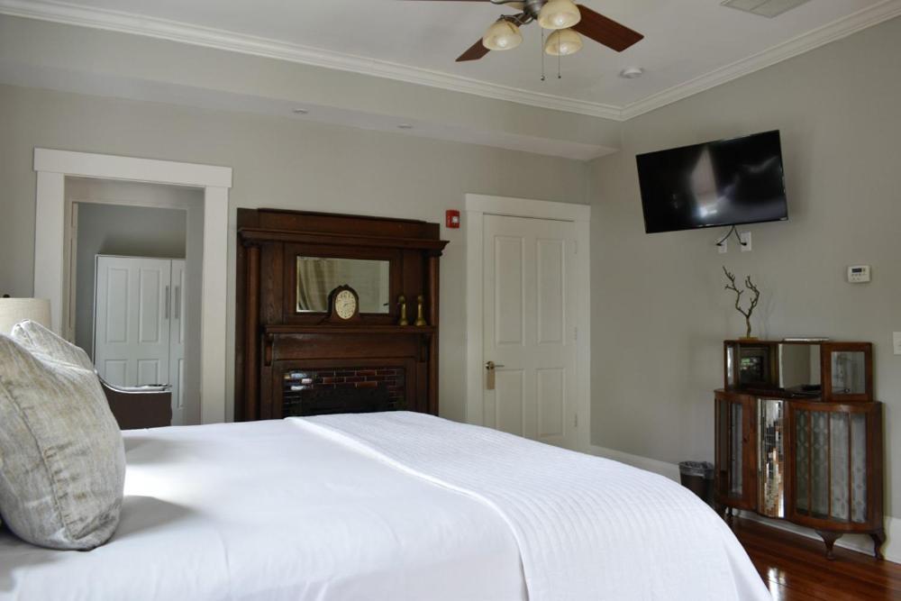 Sparrow Grove Manor Monroe Room photo
