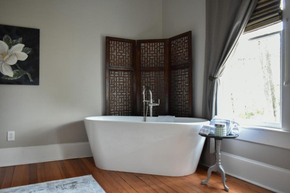Sparrow Grove Manor Monroe Room photo