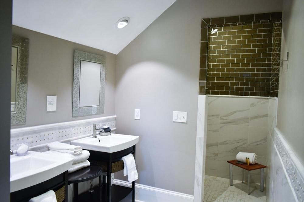Sparrow Grove Manor Monroe Room photo