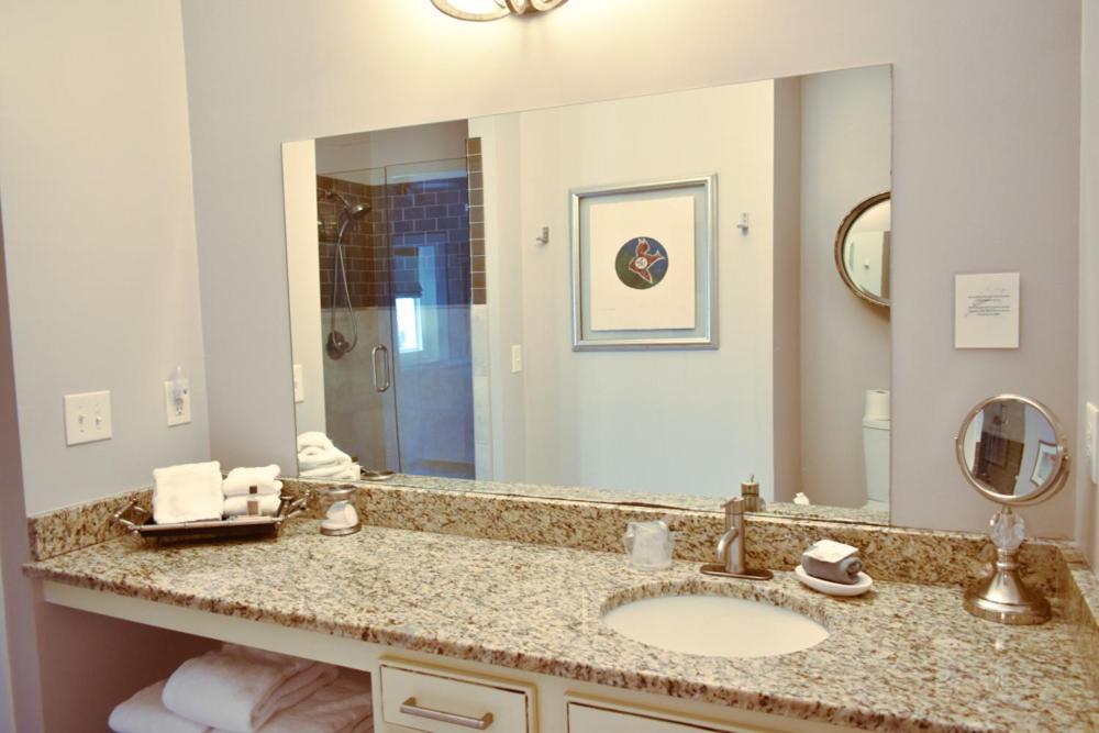 Sparrow Grove Manor Monroe Room photo