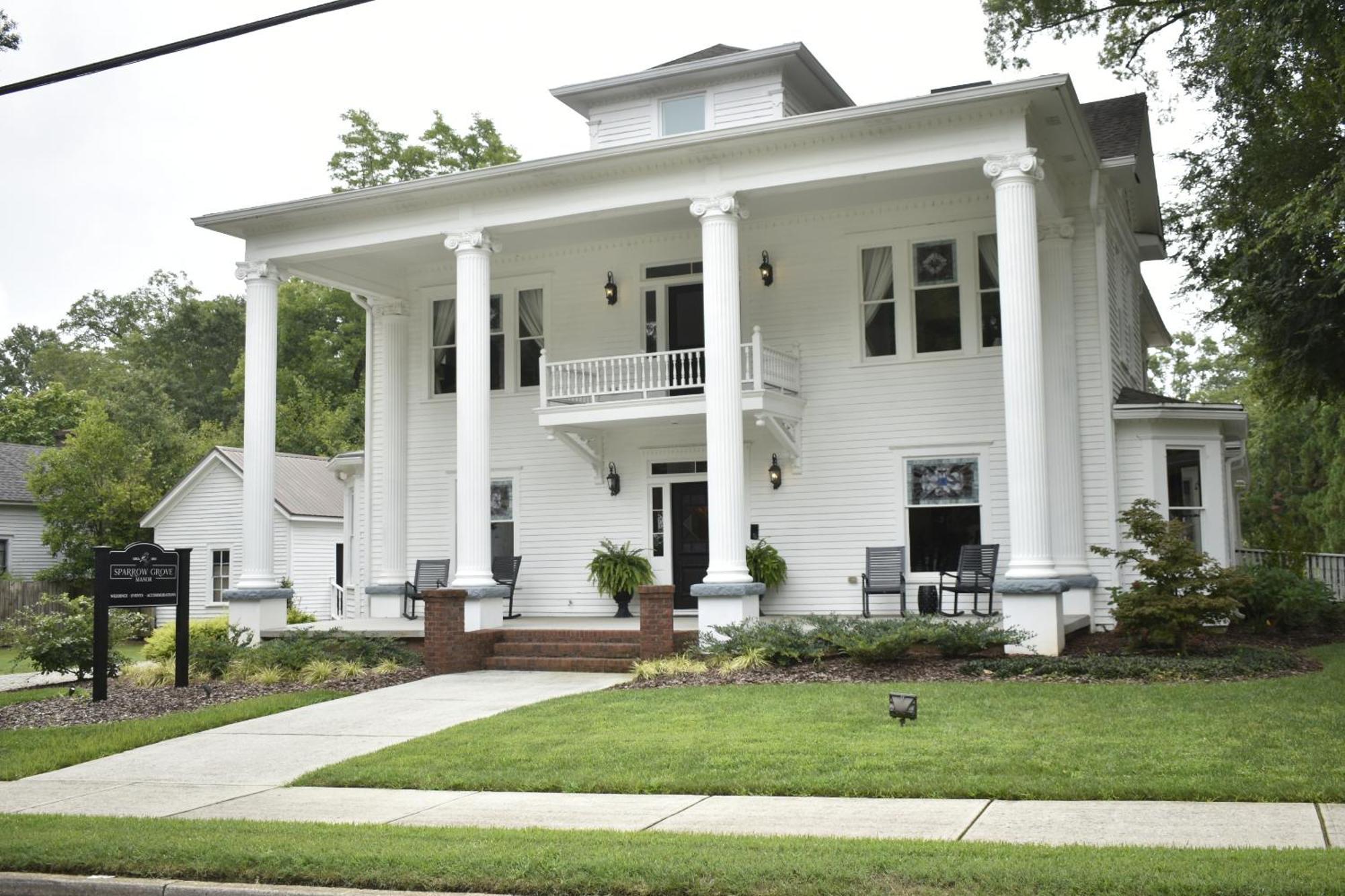 Sparrow Grove Manor Monroe Exterior photo